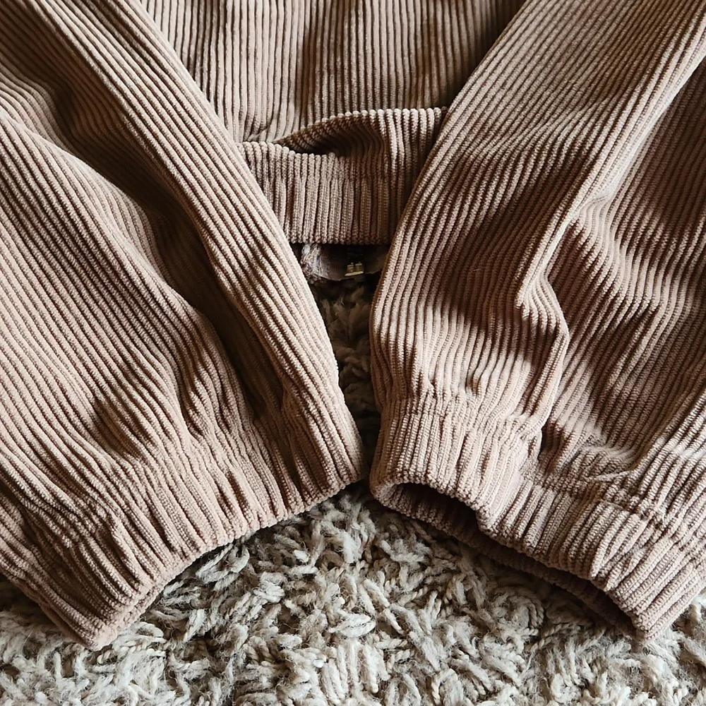 Brown crop corduroy jacket womans size medium with zipper - Picture 6 of 8